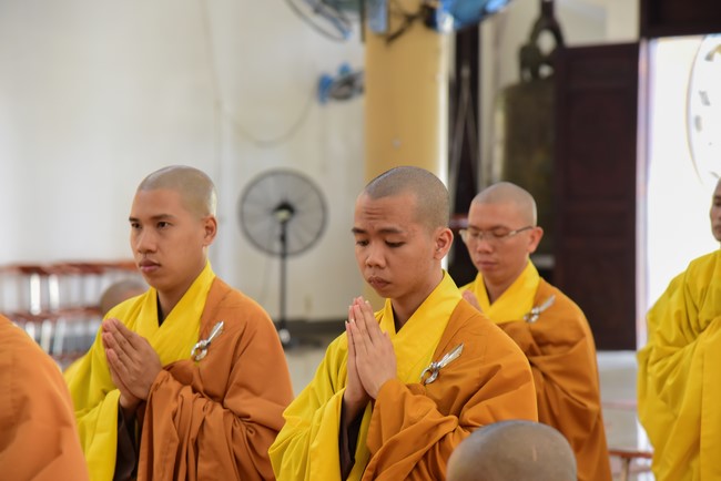 Pratimoksa commandment rite and precept listen at Hoang Phap pagoda